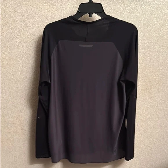 On Running Black Long Sleeve Tee - Picture 3 of 4